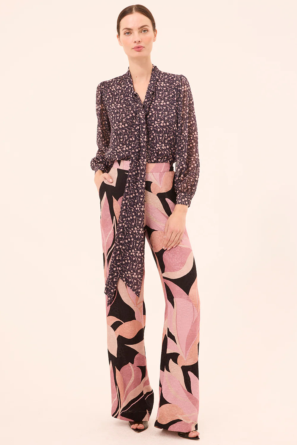 【人気✨】Ameri Sheer flower base pants M 花 人気✨】Ameri Sheer flower base pants M 花 Ameri（アメリ）の