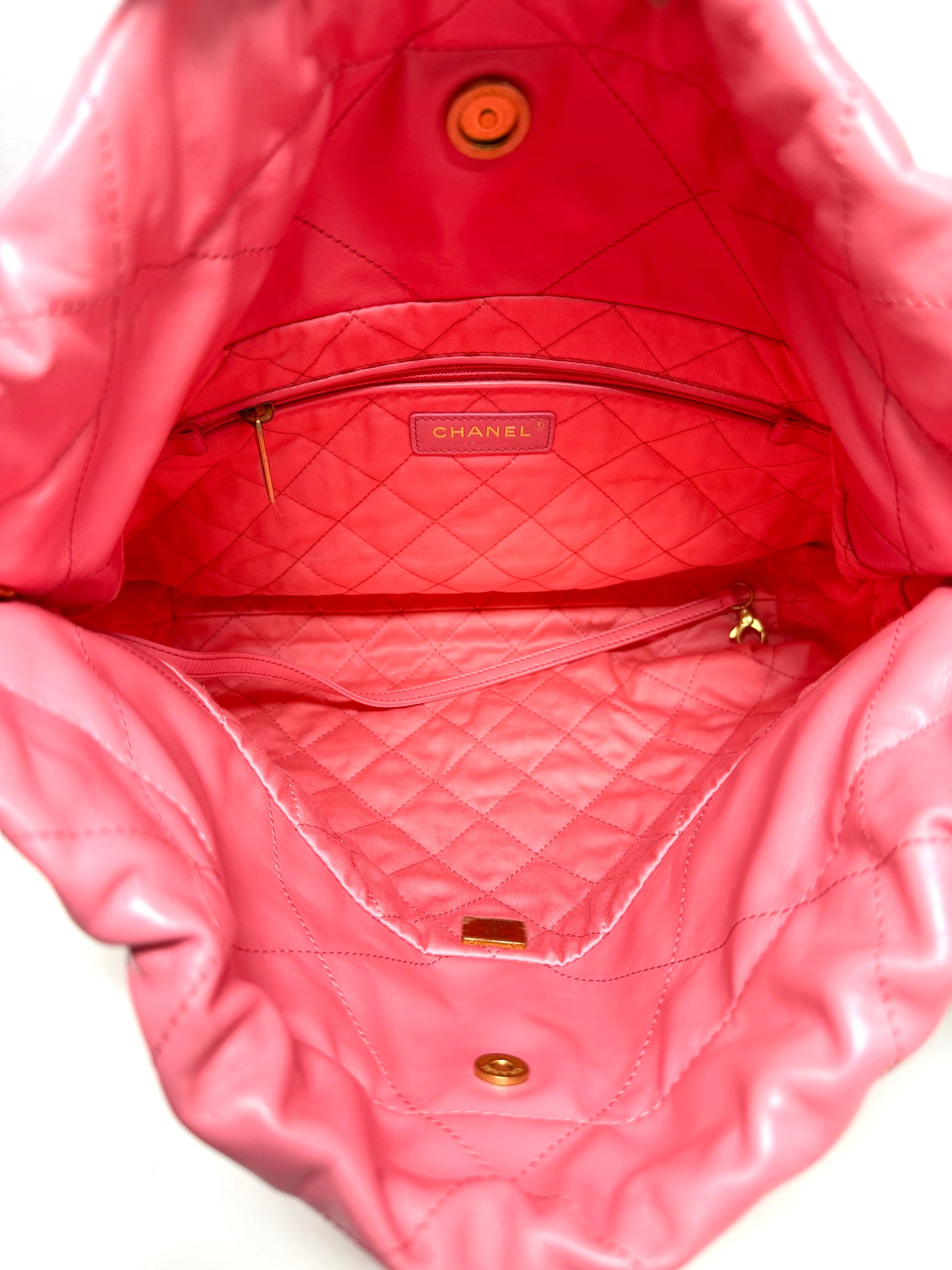 Large 22 Hobo Bag Pink Leather - Chanel