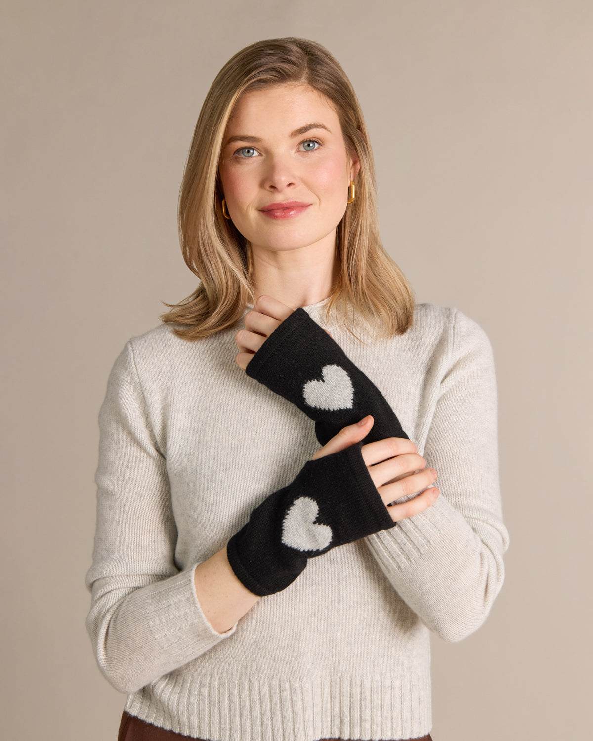 Cashmere Heart Intarsia Gloves Black - Alashan
