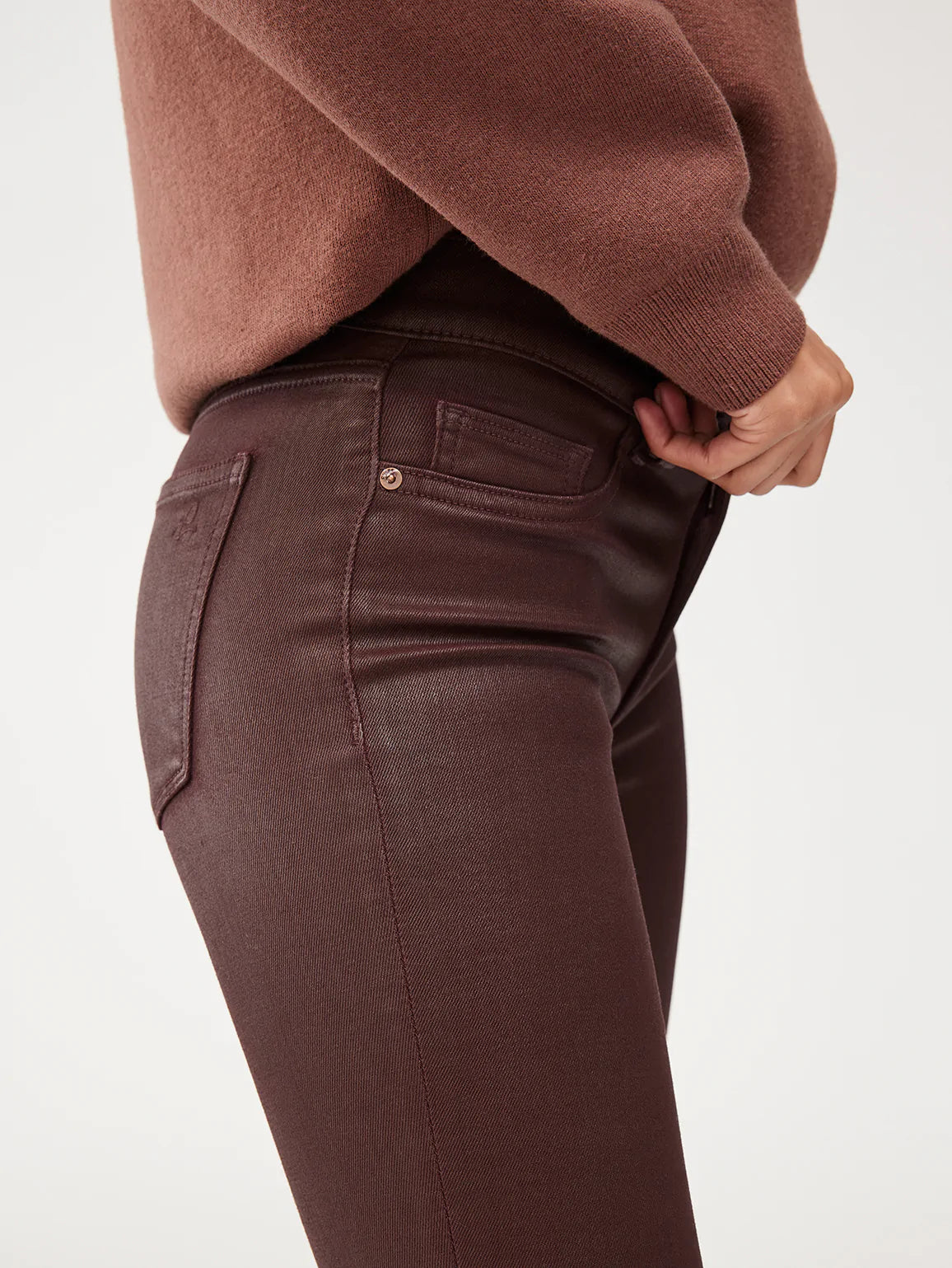 close up of Florence Skinny Mid Rise Instasculpt Ankle Jeans