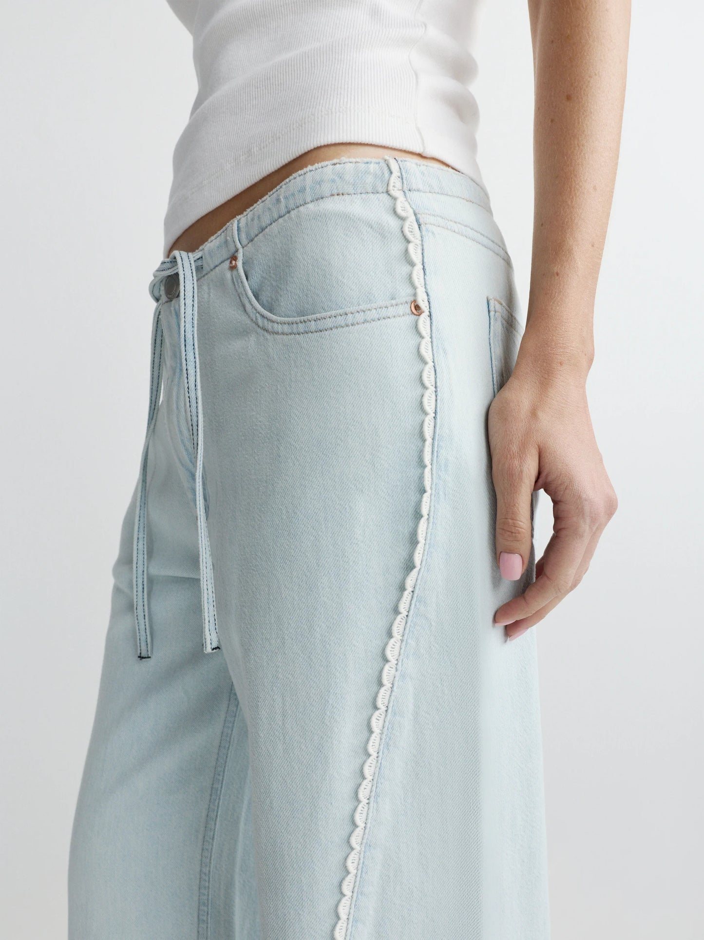 Sienna Low-Slung Wide Leg Relaxed 31 Jeans Saltstone Lace - DL1961