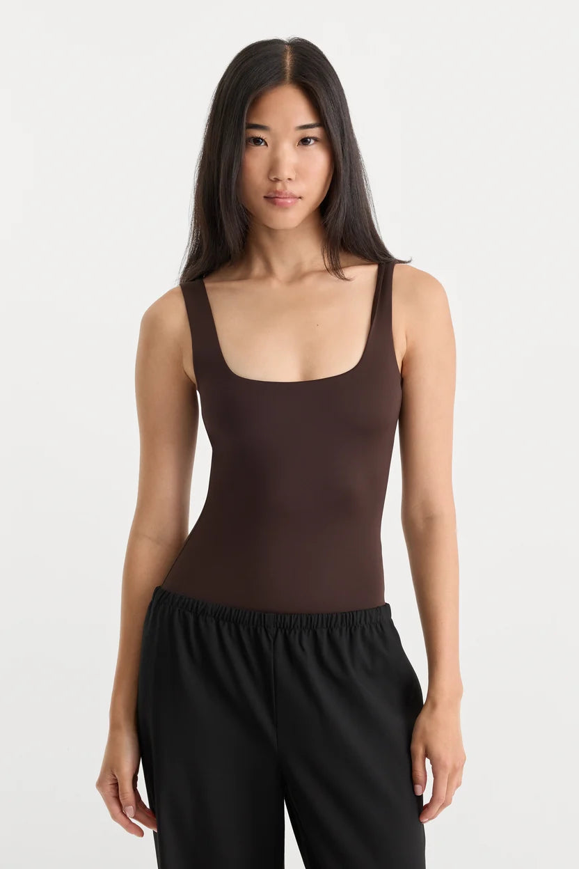 The Sculpting Modern Tank Bodysuit Espresso - Good American
