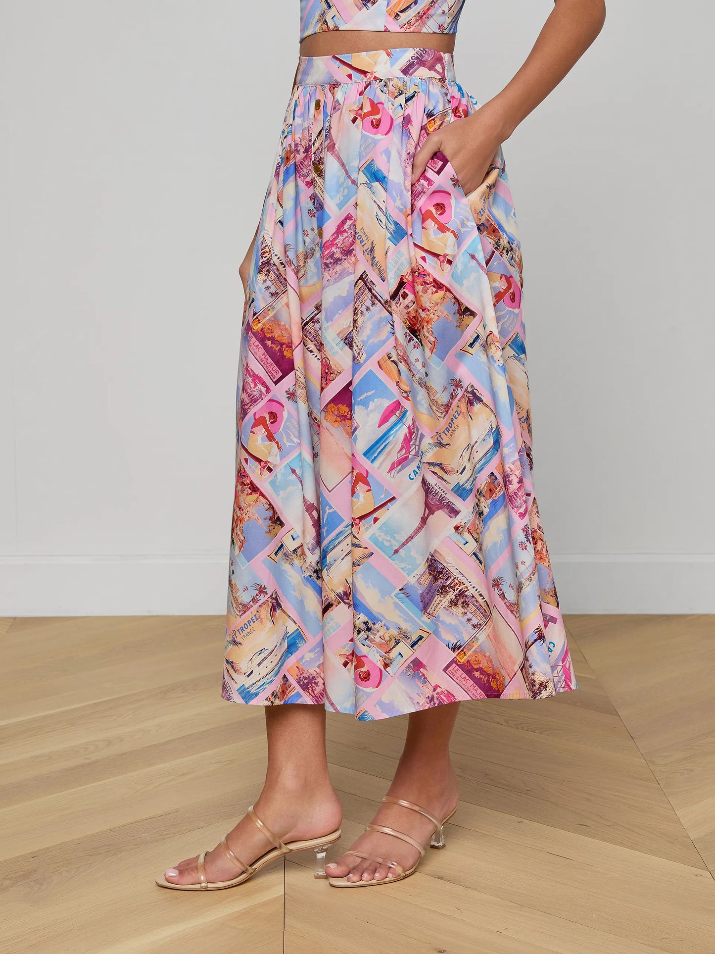Seina Poplin Midi Skirt Light Pink Multi Small Postcard Print - L'AGENCE