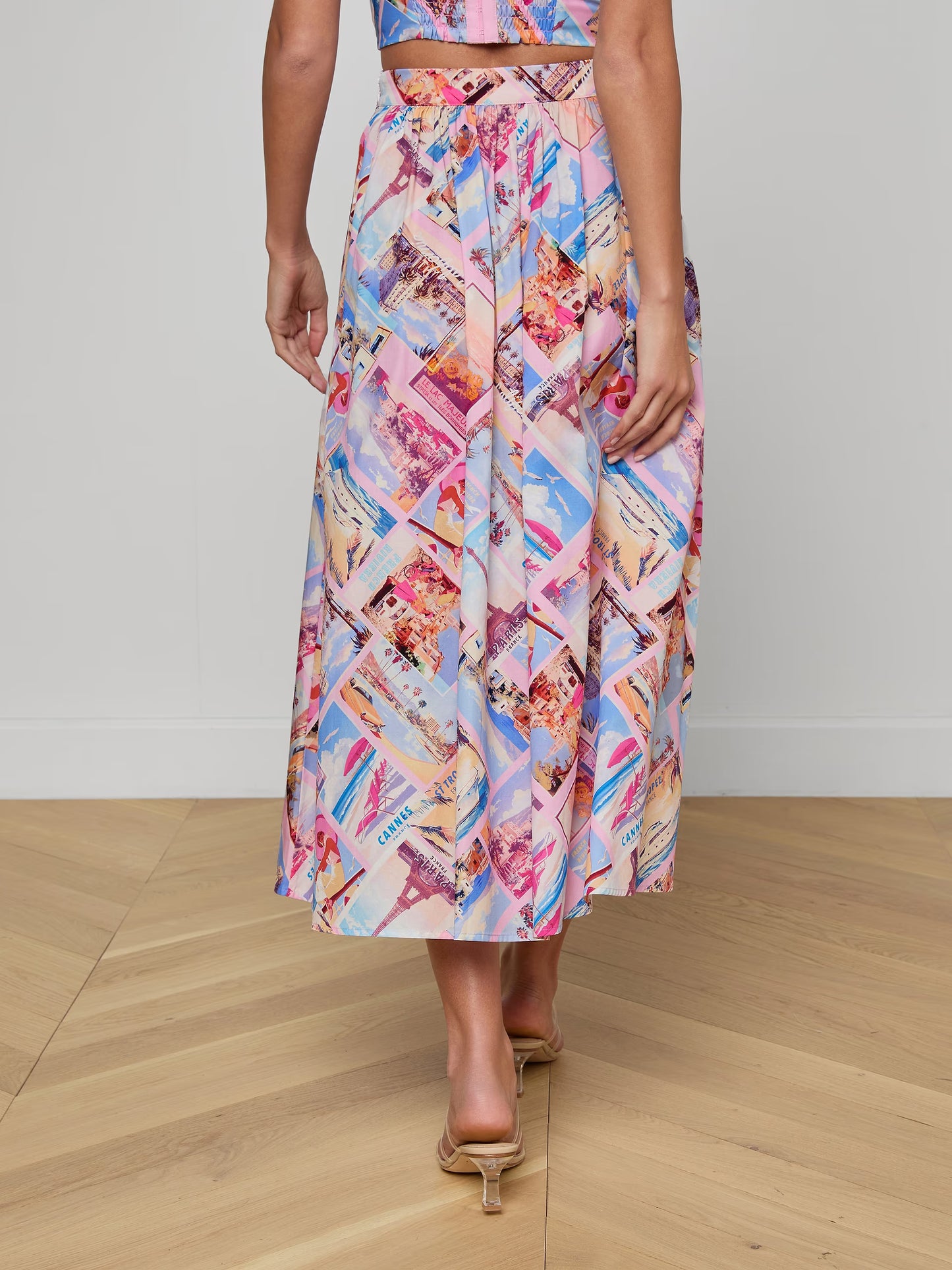 Seina Poplin Midi Skirt Light Pink Multi Small Postcard Print - L'AGENCE