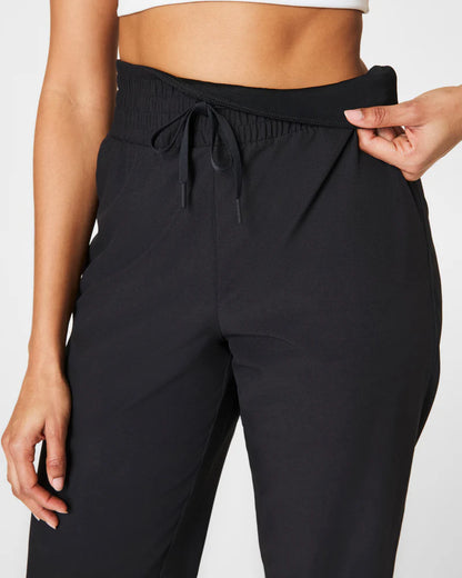 On The Move Slim Pant Very Black - SPANX