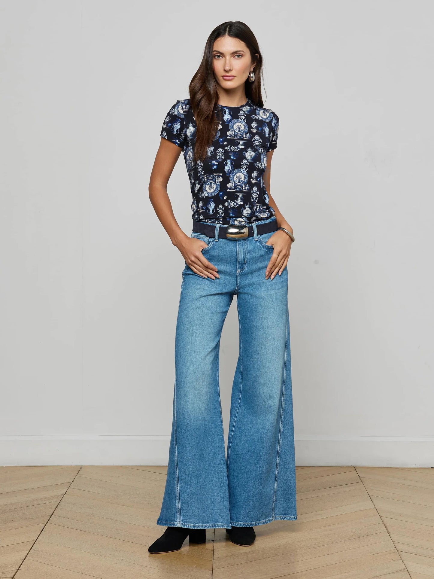 Ressi Fitted Tee Black/Blue Porcelain Print - L'AGENCE