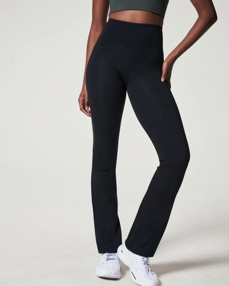 Booty Boost Flare Yoga Pant Very Black - SPANX