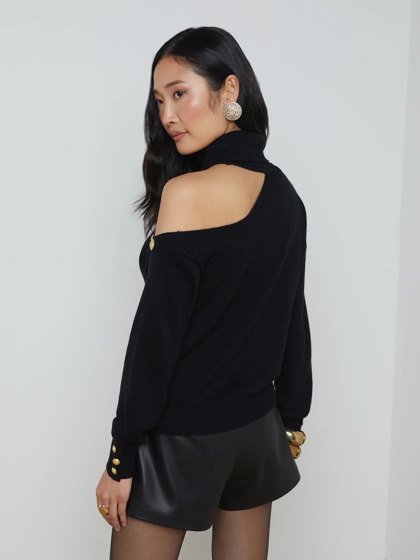 Brixie Cutout Turtleneck Black/Gold - L'AGENCE