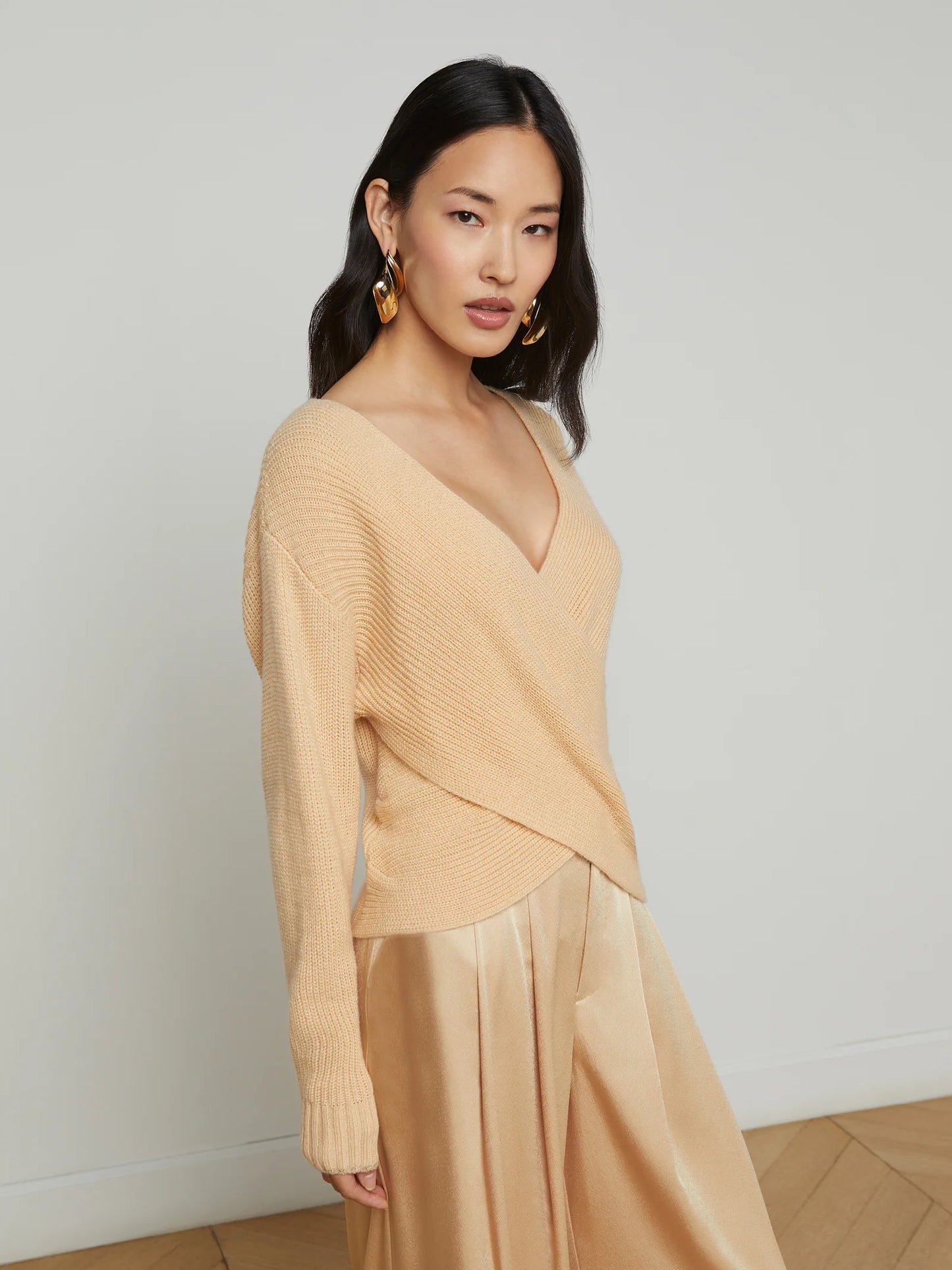 Antonella Crossover Sweater Warm Sand - L'AGENCE