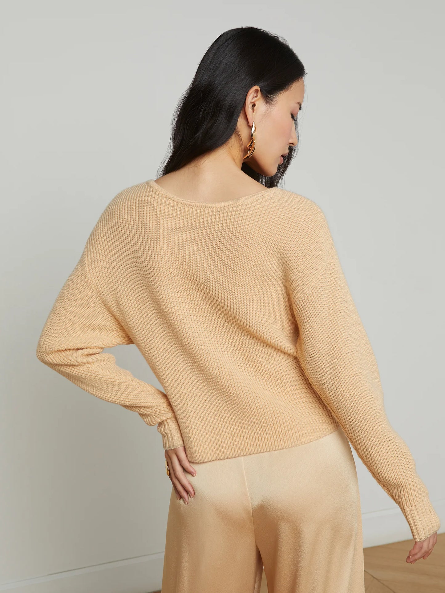 Antonella Crossover Sweater Warm Sand - L'AGENCE