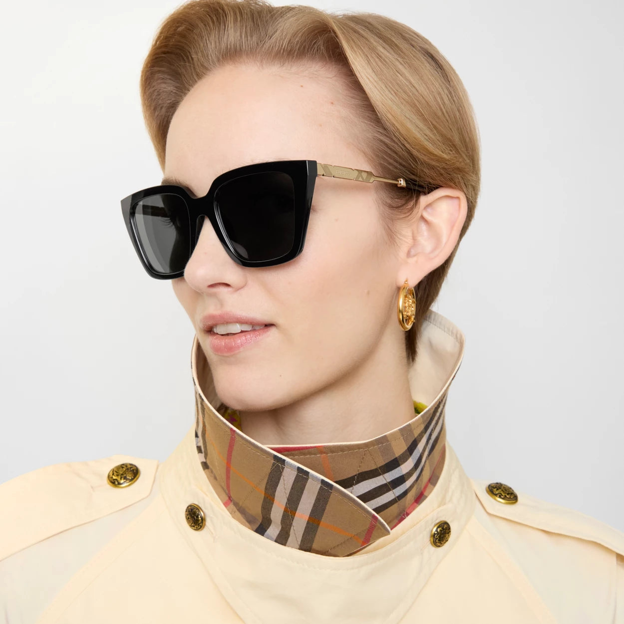 Check Engraved Square Sunglasses Black - Burberry