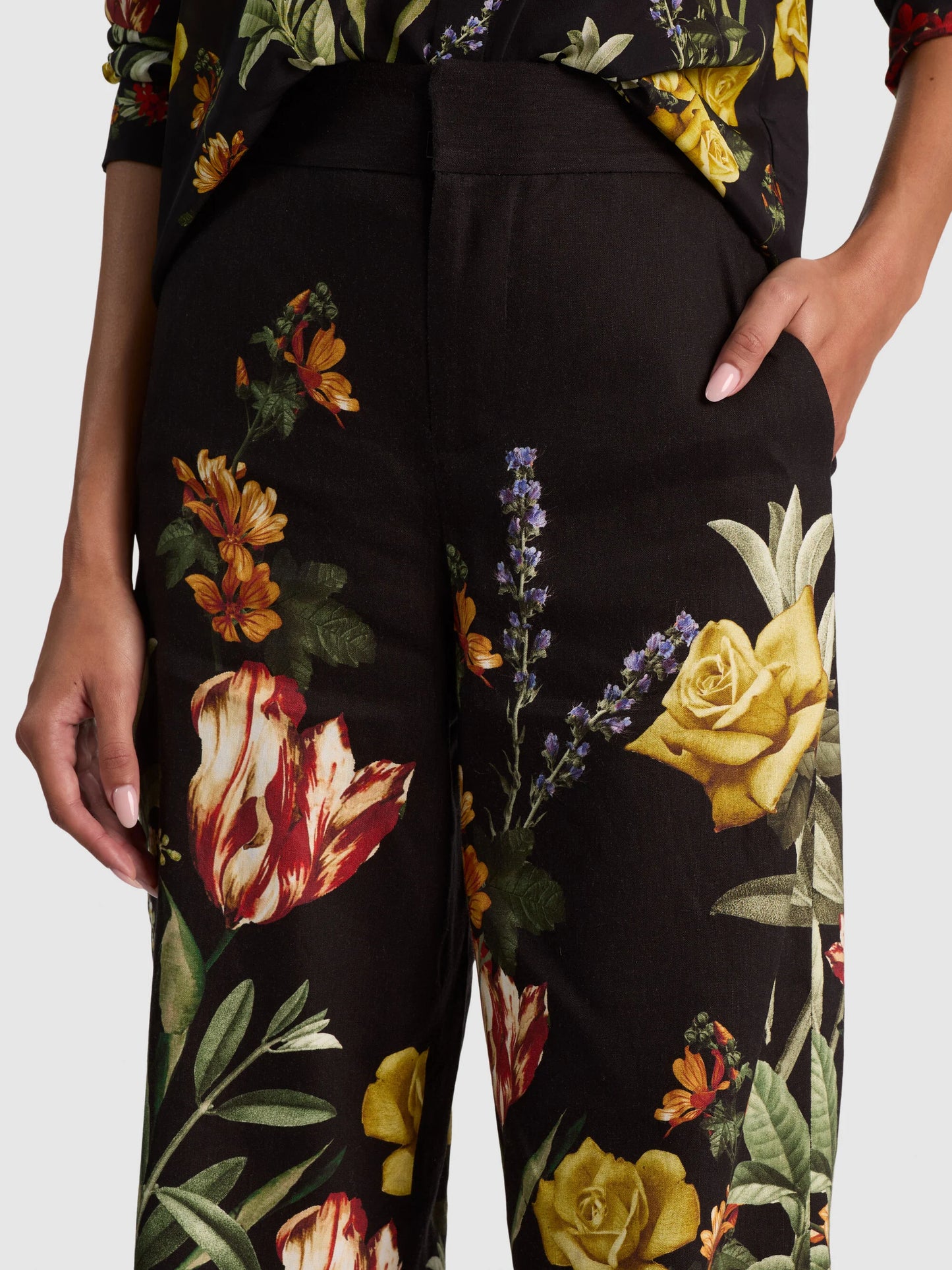 Dylan Linen Pant Desert Sprigs Black - Alice + Olivia