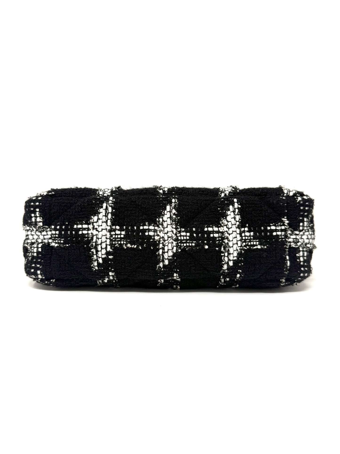 19 Flap Bag Quilted Tweed Medium Black/White - Chanel