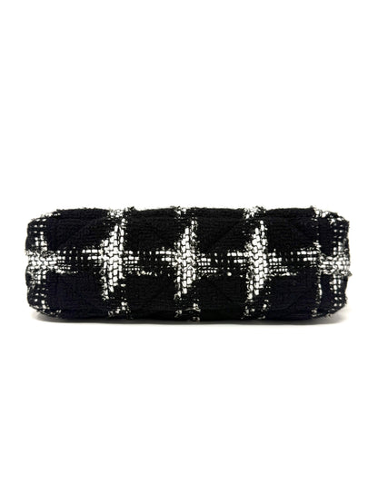 19 Flap Bag Quilted Tweed Medium Black/White - Chanel