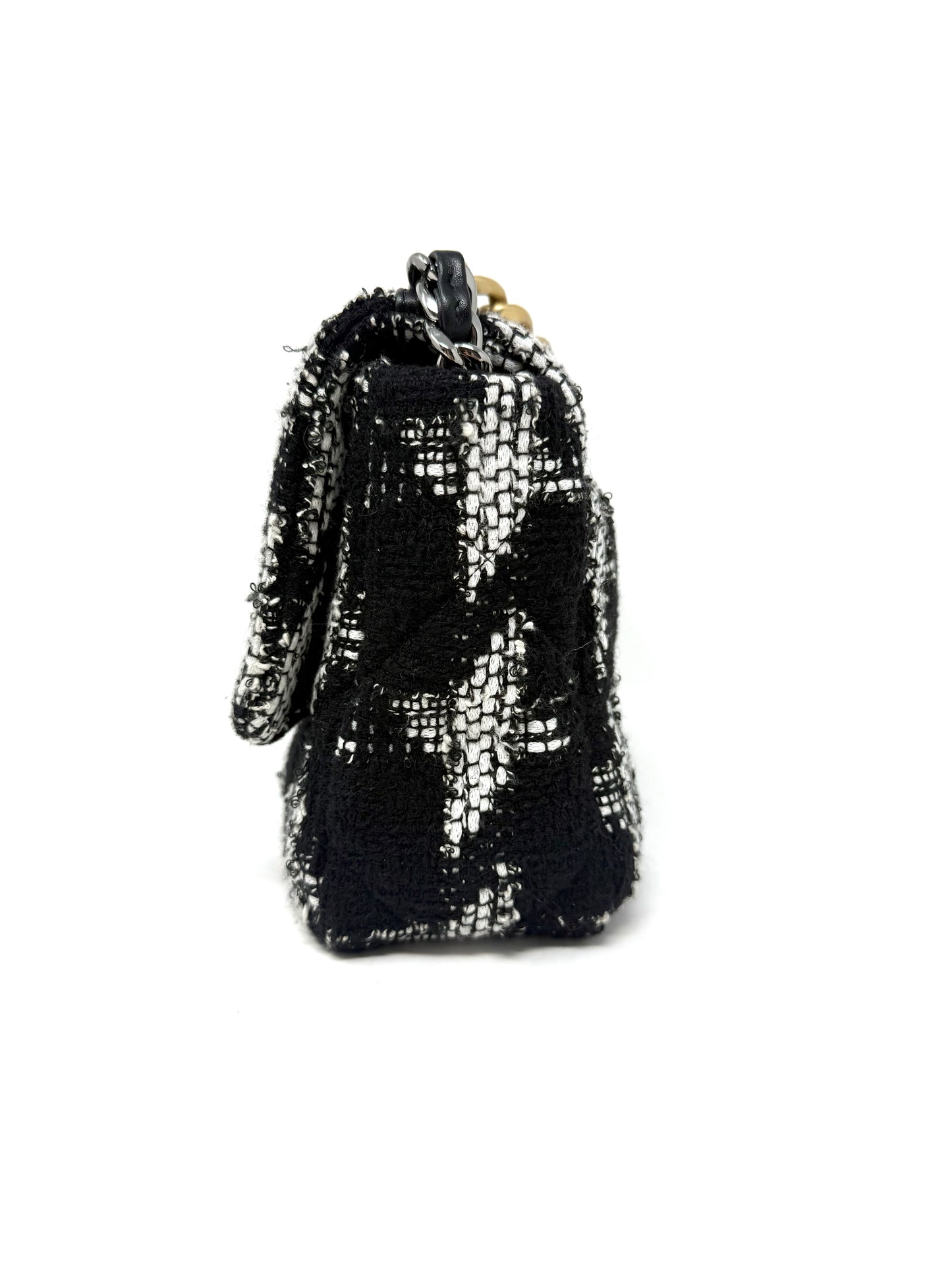19 Flap Bag Quilted Tweed Medium Black/White - Chanel