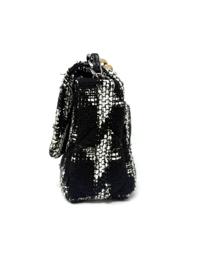 19 Flap Bag Quilted Tweed Medium Black/White - Chanel