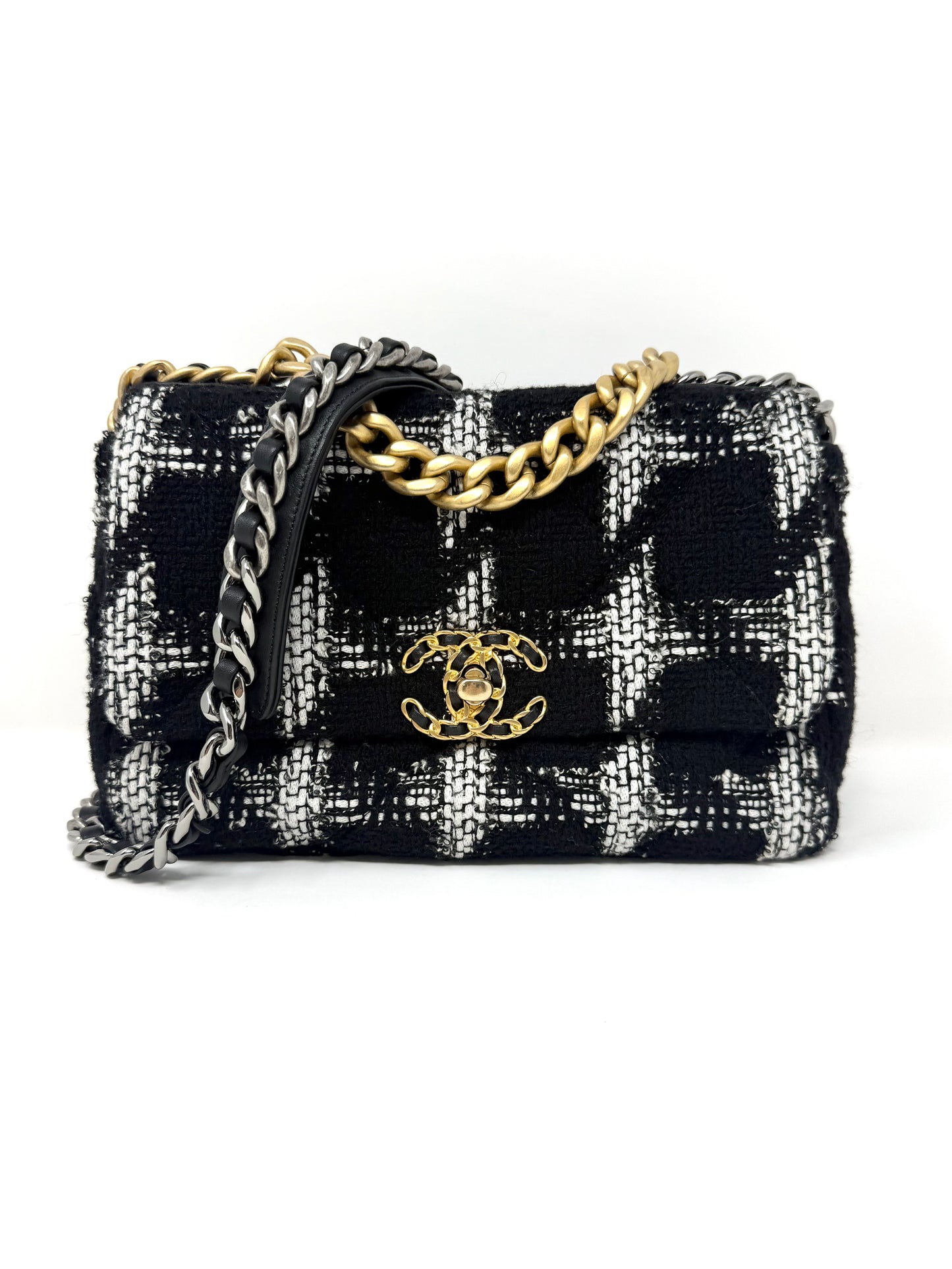 19 Flap Bag Quilted Tweed Medium Black/White - Chanel