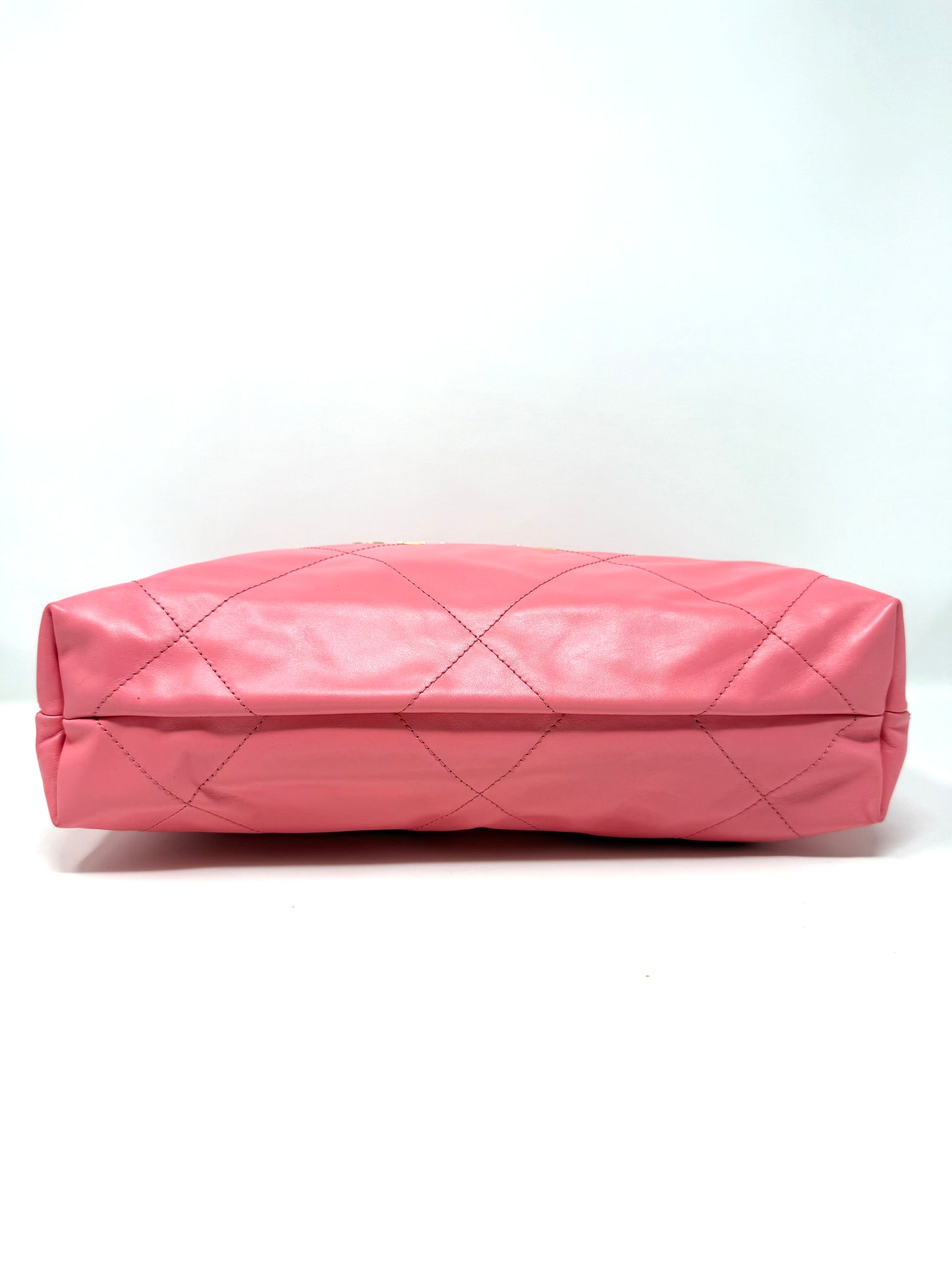 Large 22 Hobo Bag Pink Leather - Chanel