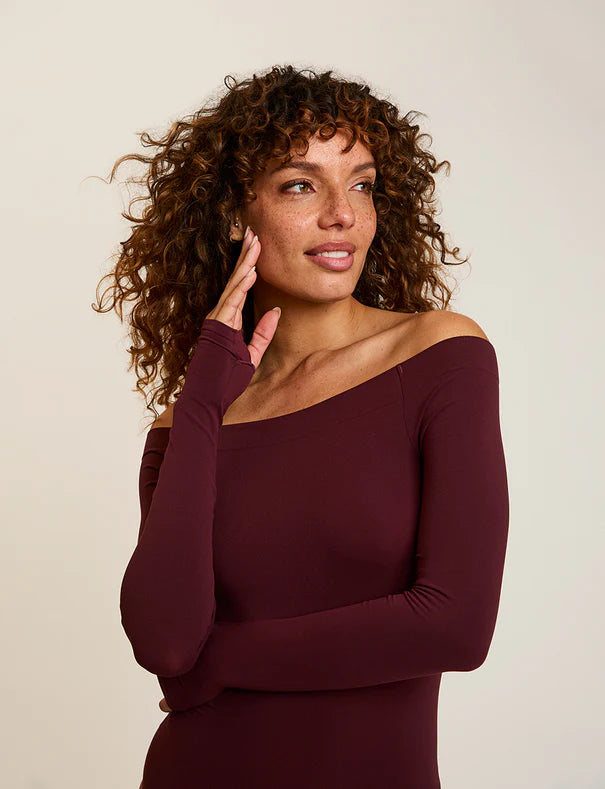 Ballet Off-Shoulder Bodysuit With Thumbholes Raisin - Commando