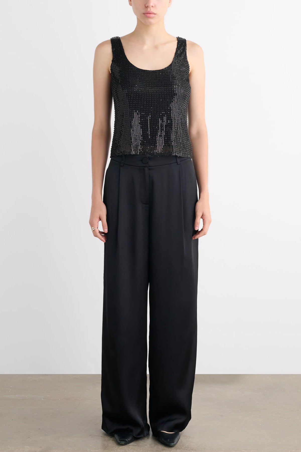 Moira Scoop Neck Tank Jet - Toccin