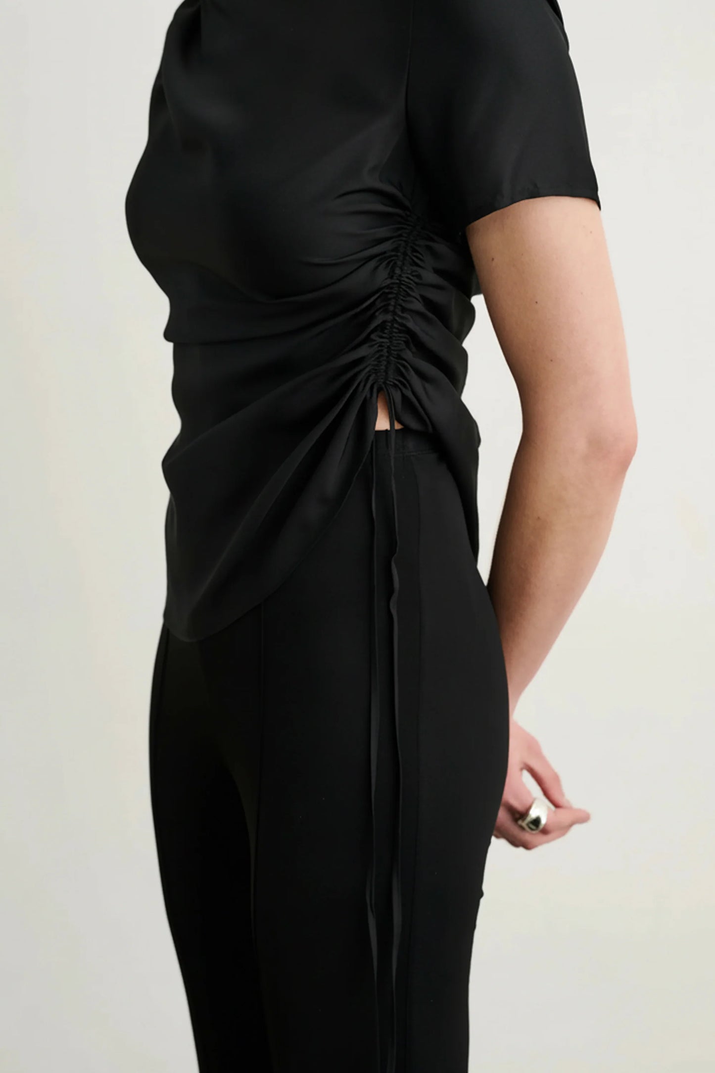 Uma Short Sleeve Top With Drawstring Detail Jet - Toccin