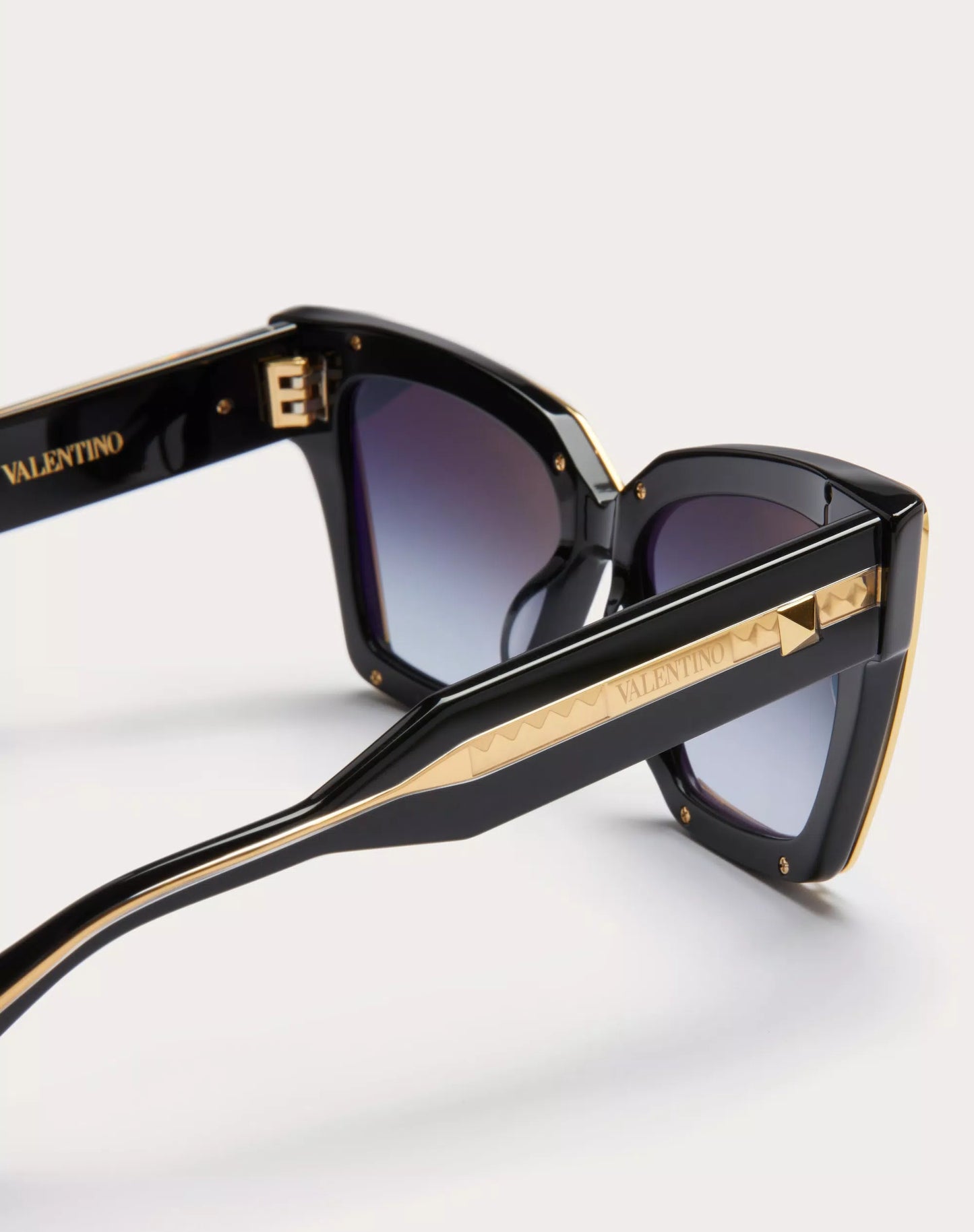 V - Grace Oversized Cat eye Acetate Frame Black - Valentino