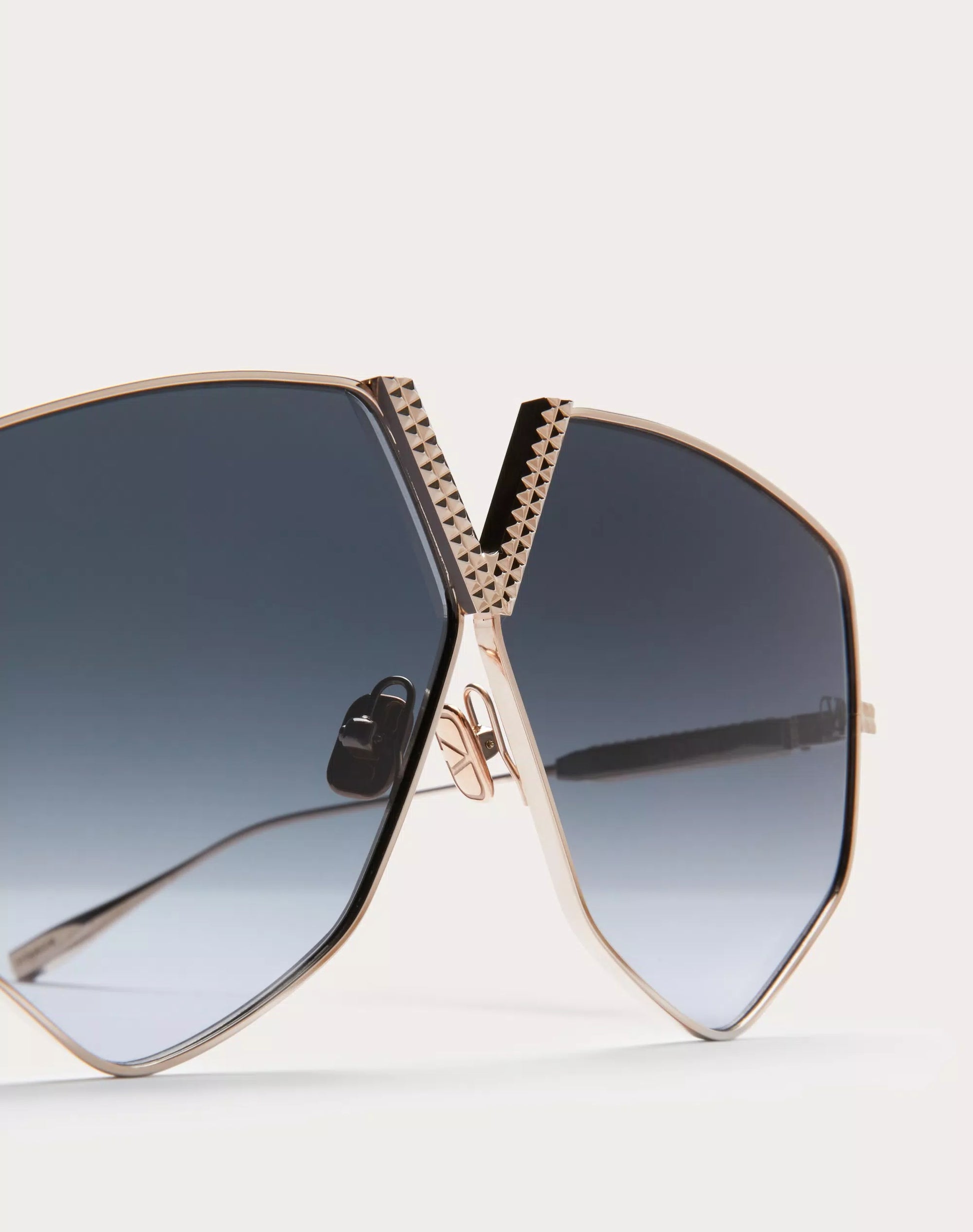 V - Hexagon Oversized Titanium Aviator Frame Gradient Grey - Valentino