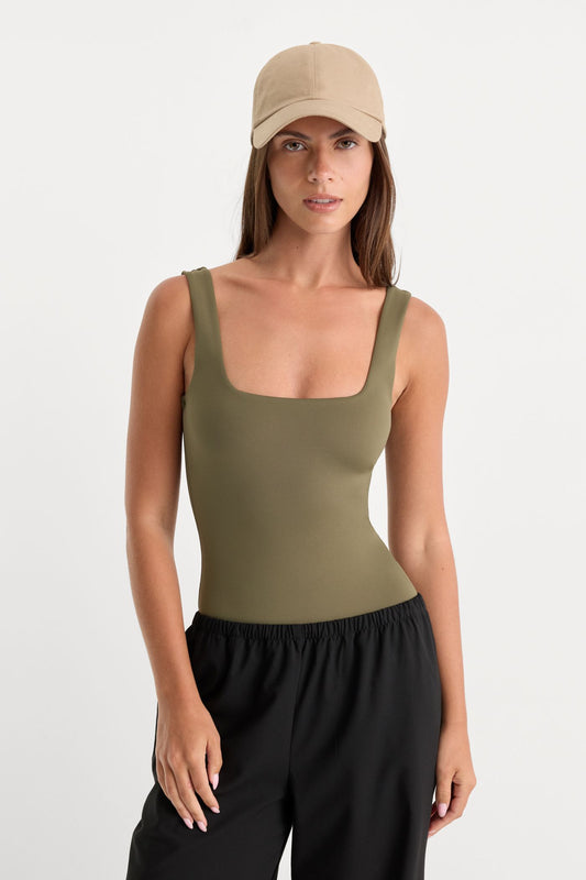 The Sculpting Modern Tank Bodysuit Cedarwood - Good American