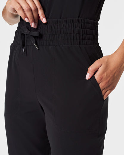 On The Move Tapered Pant Very Black - SPANX