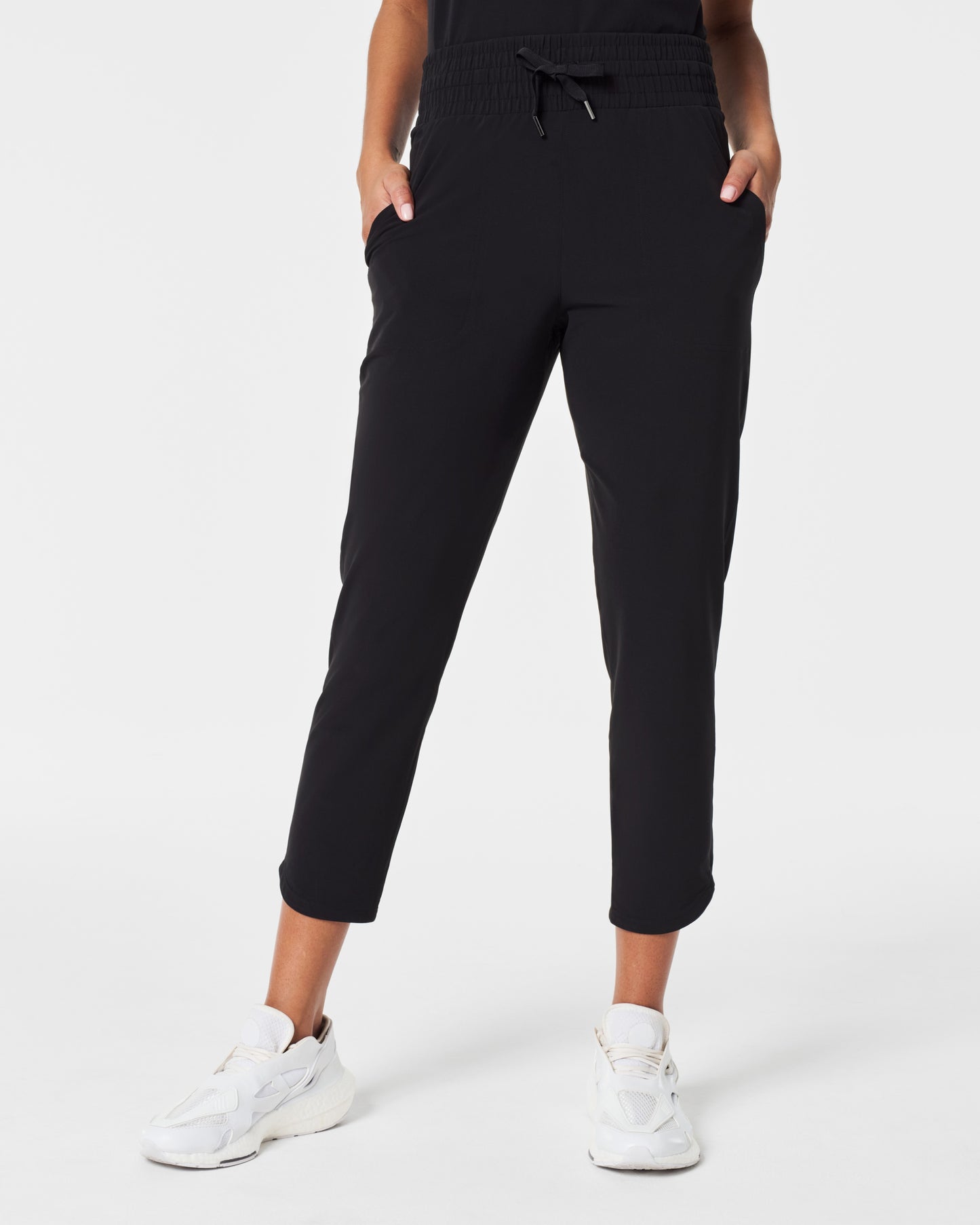 On The Move Tapered Pant Very Black - SPANX