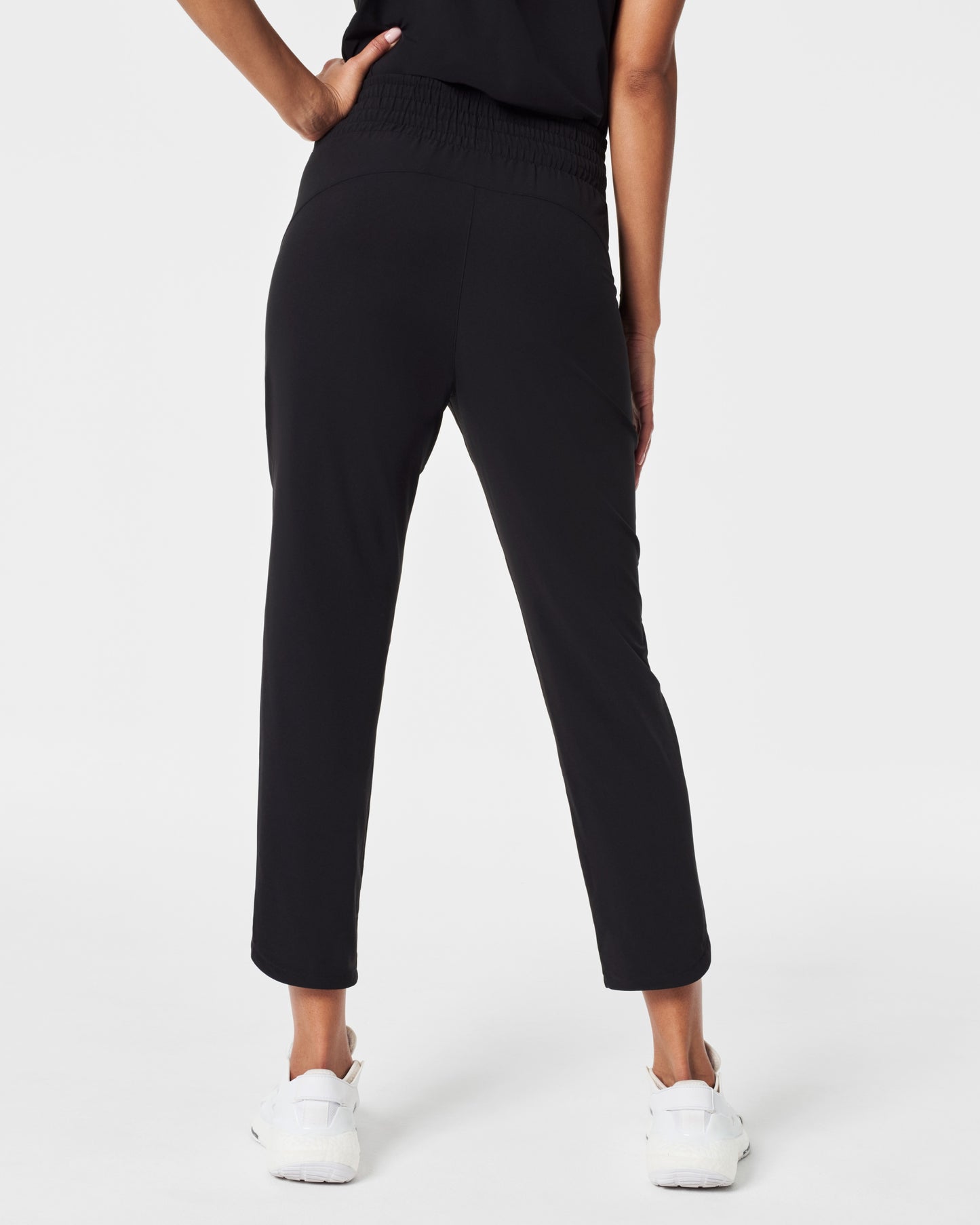 On The Move Tapered Pant Very Black - SPANX